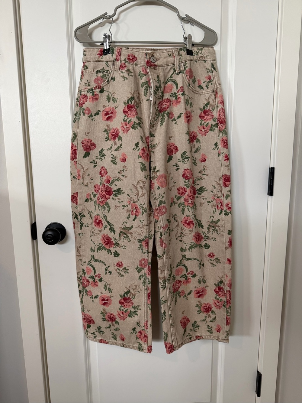 We The Free Beige Jeans with Pink Rose Trim and Barrel Leg SZ 30 - Picture 7 of 8